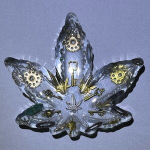 Elegant Gold and Silver Leaf-Shaped Resin Art by [Brand]